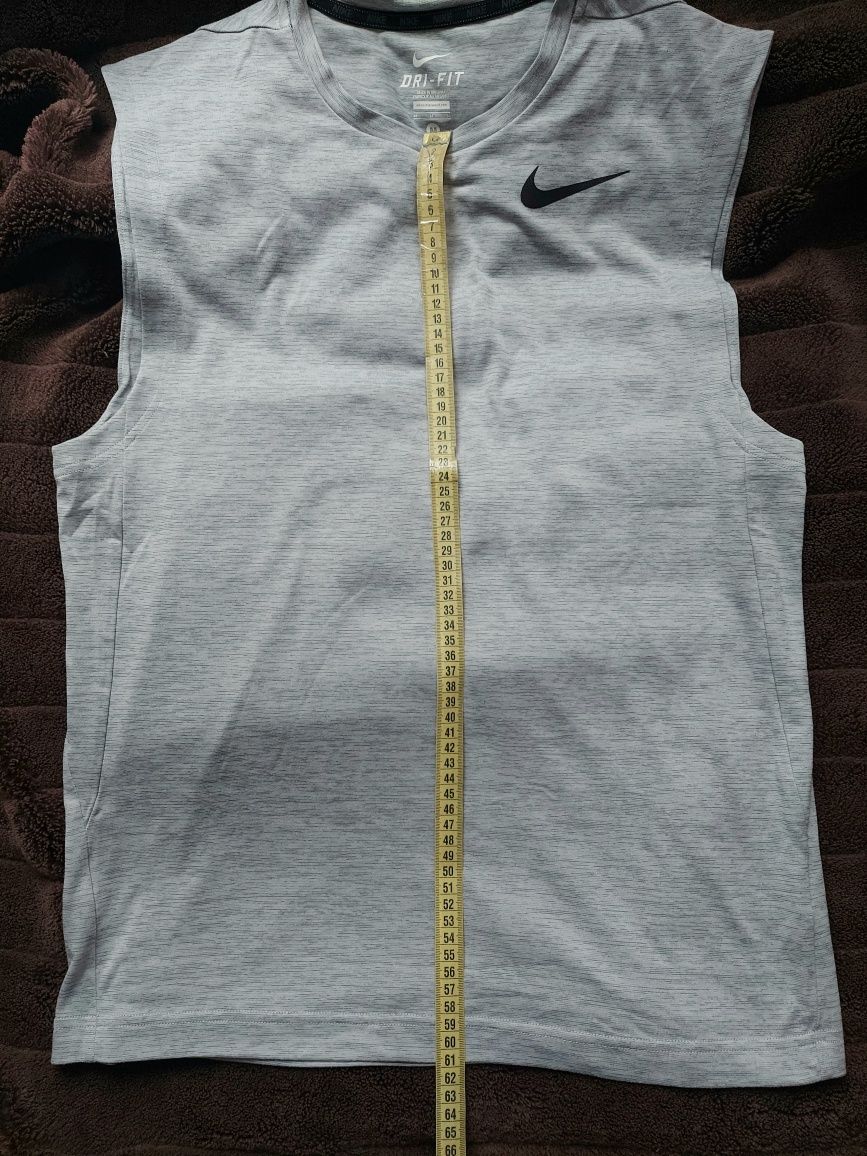 Майка фірми Nike Dri-FIT оригінал 

Размер: M

Заміри детальні:

Довжи