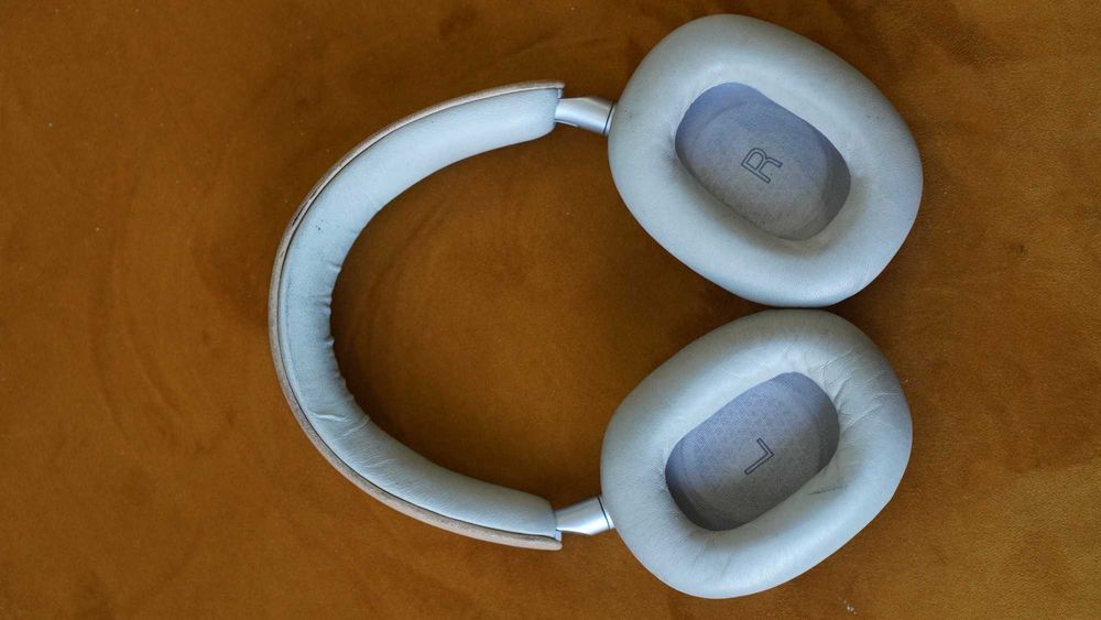 Bowers & Wilkins PX8 – kremowe, działające, normalne ślady używania