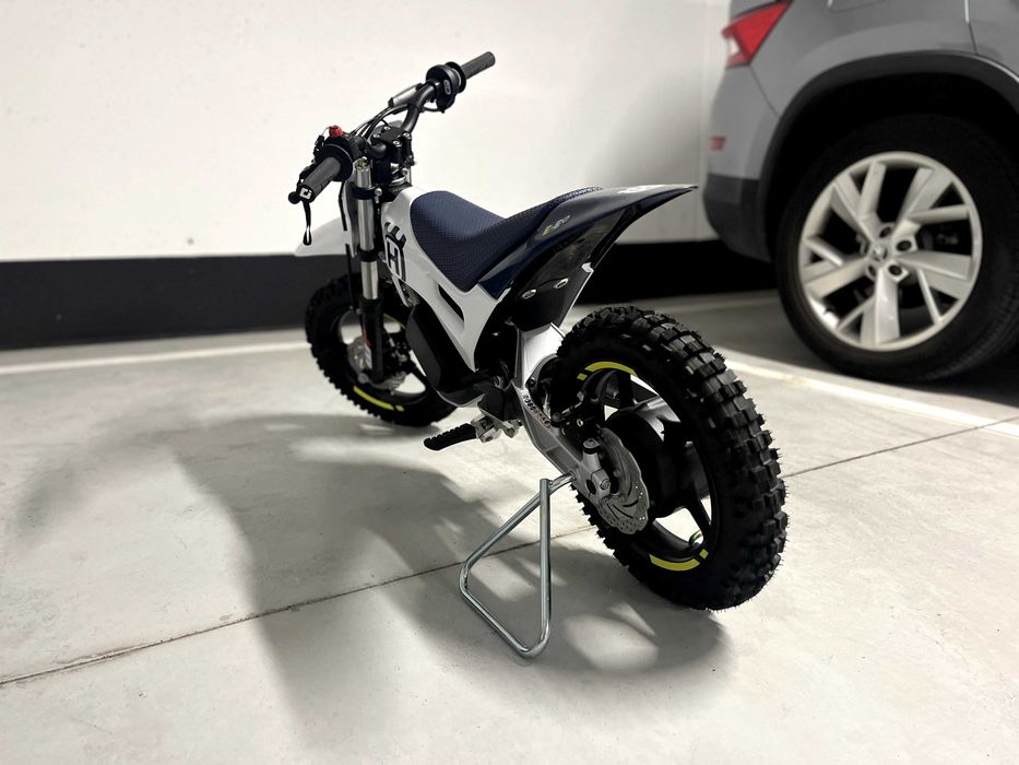 Husqvarna EE 2 – elektryczny motocykl dla dzieci (3–8 lat)