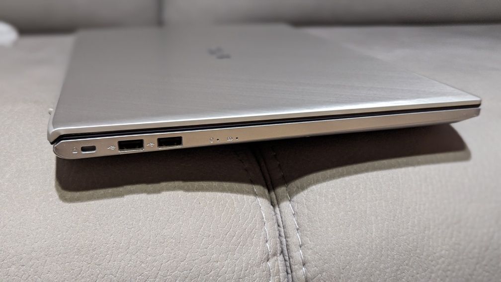 Asus VivoBook 17/Ryzen 7 5700u/17.3FHD IPS/SSD 1tb/24ram