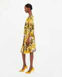 Vestido mostarda com padrão floral ZARA