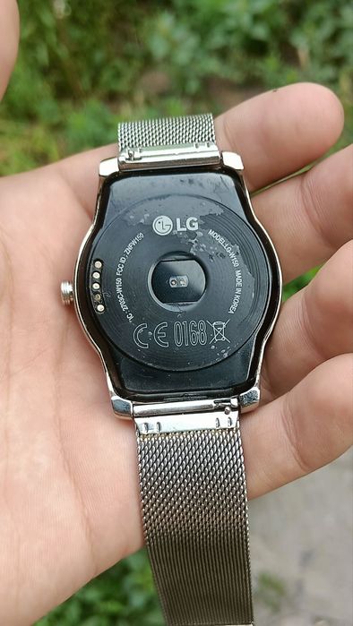 Продам смарт-часы LG Watch Urbane W150 (с металлическим ремешком)