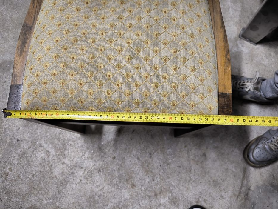 Cadeira em madeira em bom estado