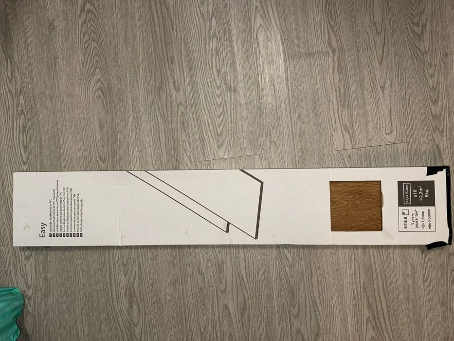 Ladrilhos auto-aderentes em PVC para pavimento