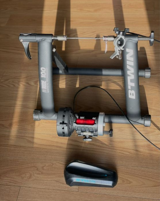 Rolo treino bicicleta B’twin In’ Ride 100 com suporte roda dianteira