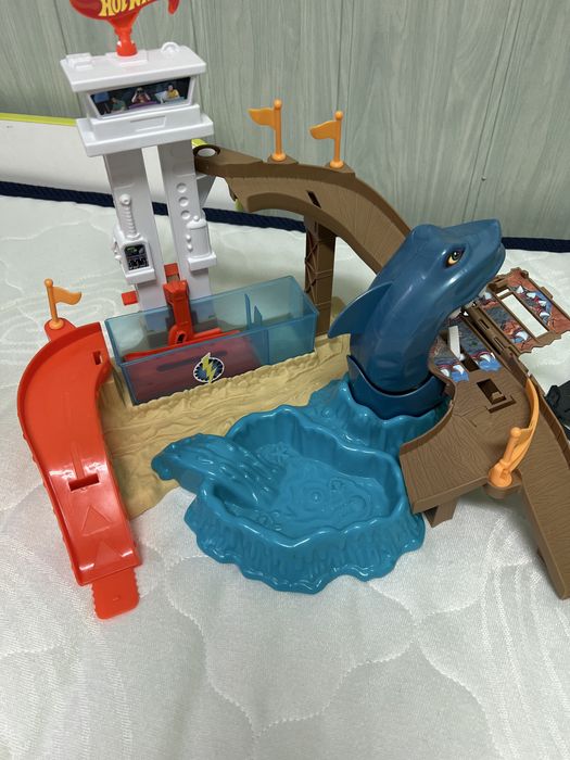 Набір Hotwheels летюча миша, акула, крокодил, мийка
