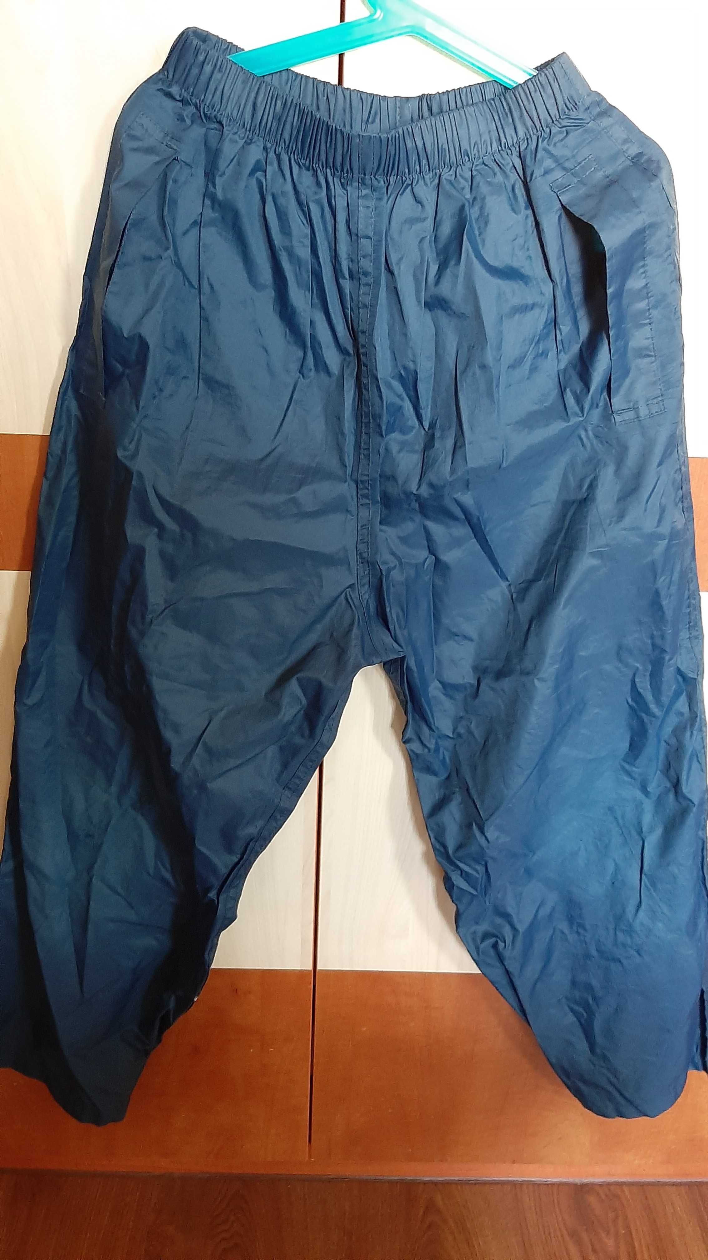 Spodnie ortalionowe, przeciwdeszczowe Regatta 140 cm.