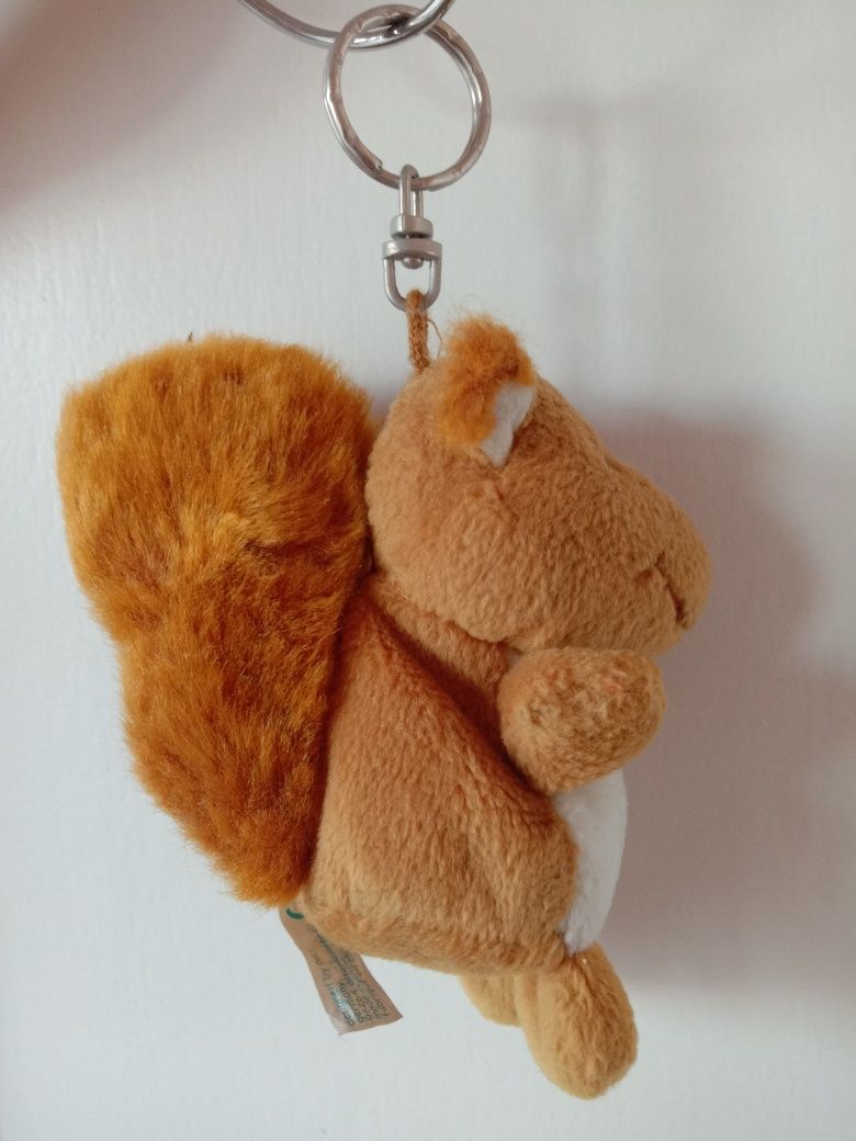 Porta chaves esquilo castanho com cauda fofa