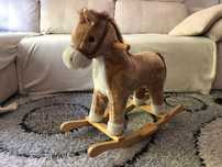 Cavalo baloiço criança