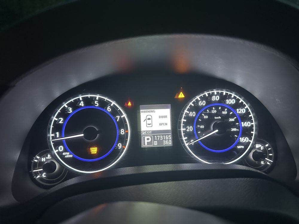 Infiniti G25 2010 торг