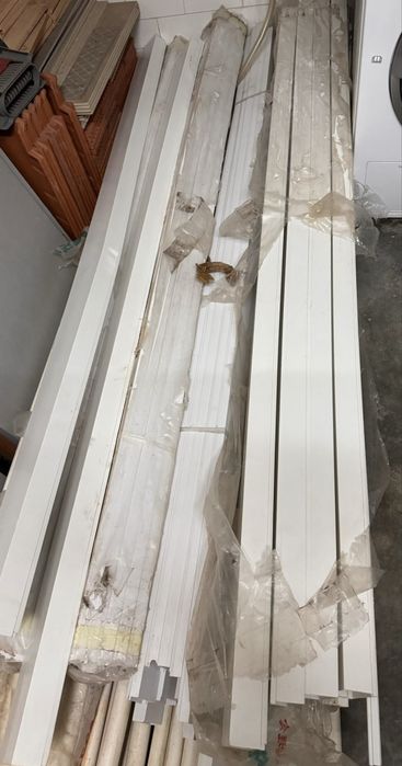 Canaletas de fios e cabos retardantes de chamas em PVC