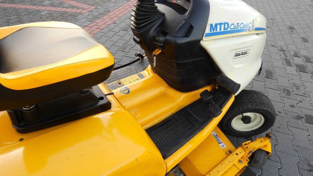 Traktorek kosiarka Cub Cadet 3205 Kawasaki 2 Cylindry (251101.4) Baras
