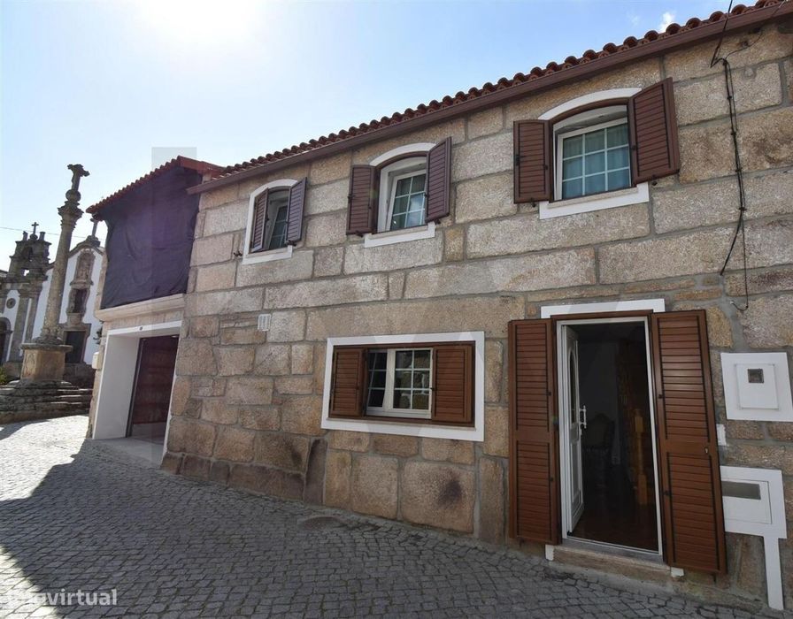 Moradia em pedra renovada para venda ou permuta
