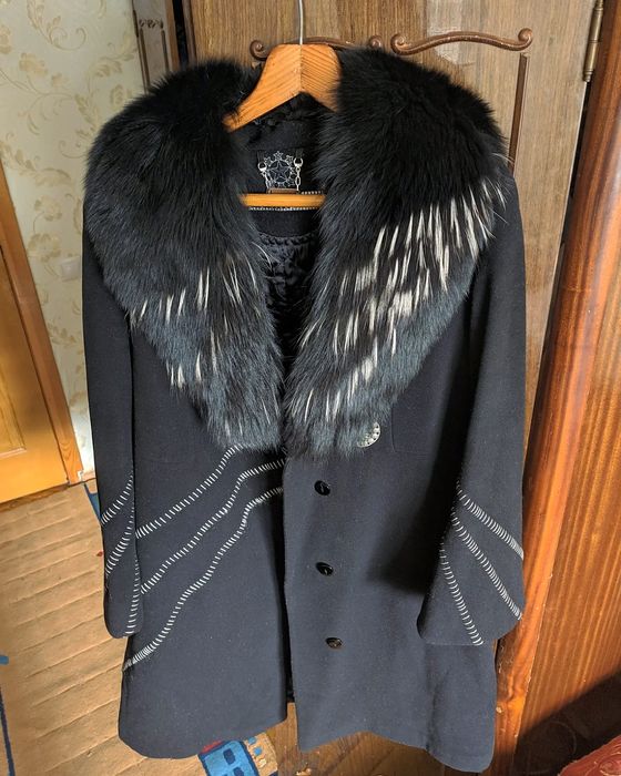 Пальто жіноче чорне з хутром