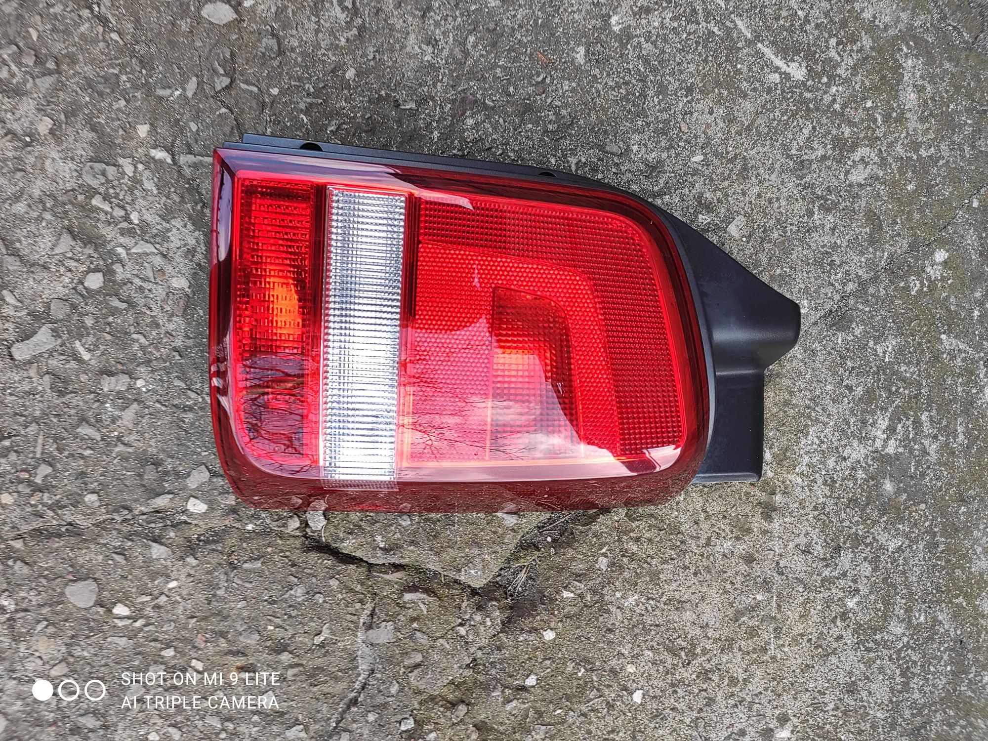Lampa tył prawa Volkswagen Transporter T5 T6 Hella Oryginał