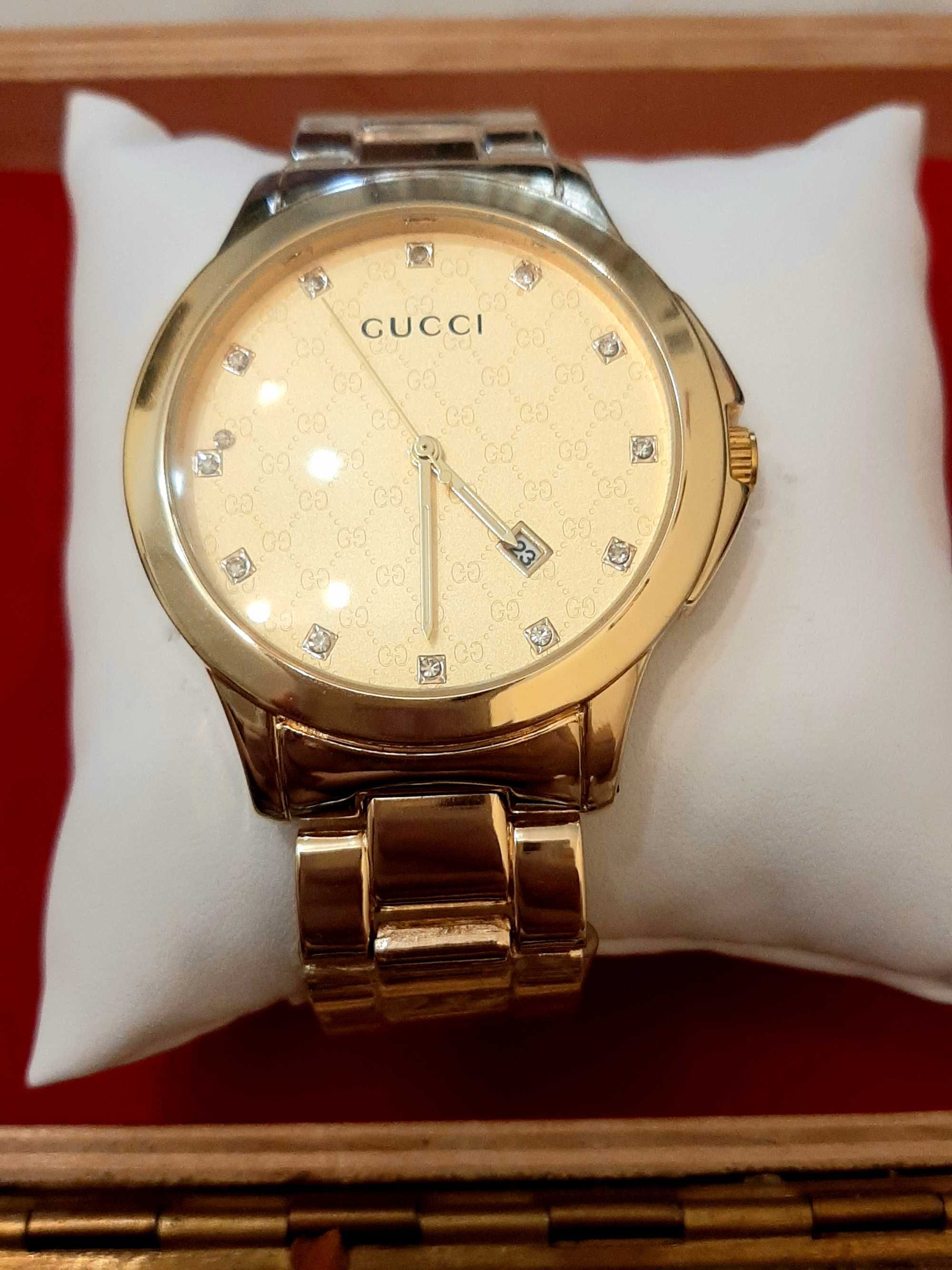 Часы новые в коробке GUCCI