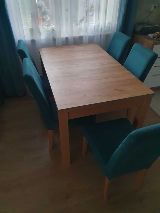 Stół z 6 krzesłami  komplet
