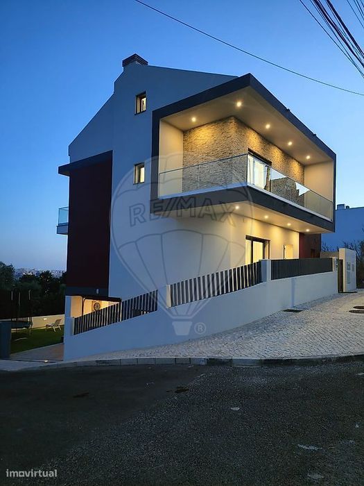 Moradia T4 para venda