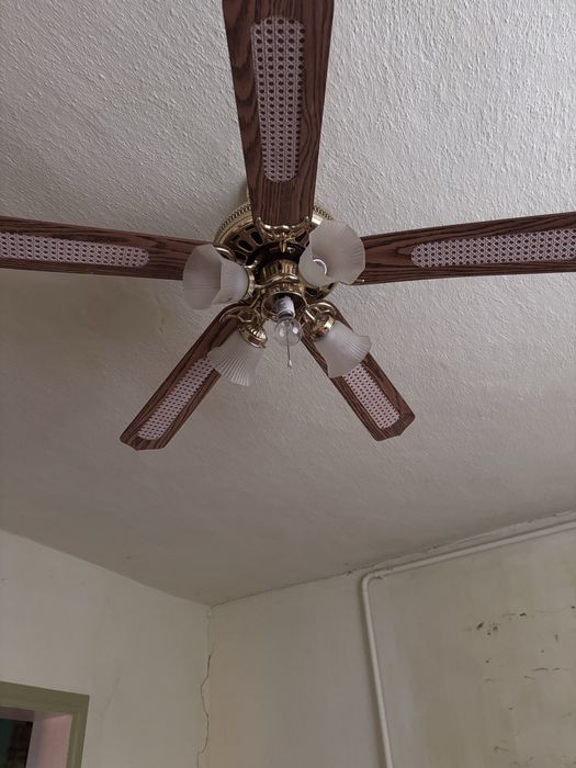 Люстри, бра, освітлення