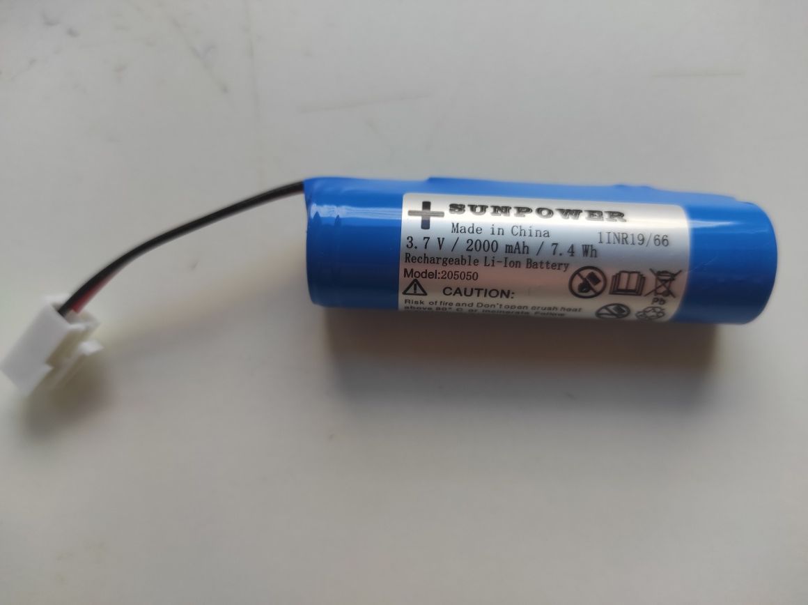 Аккумулятор на 3.7v 200mAh.