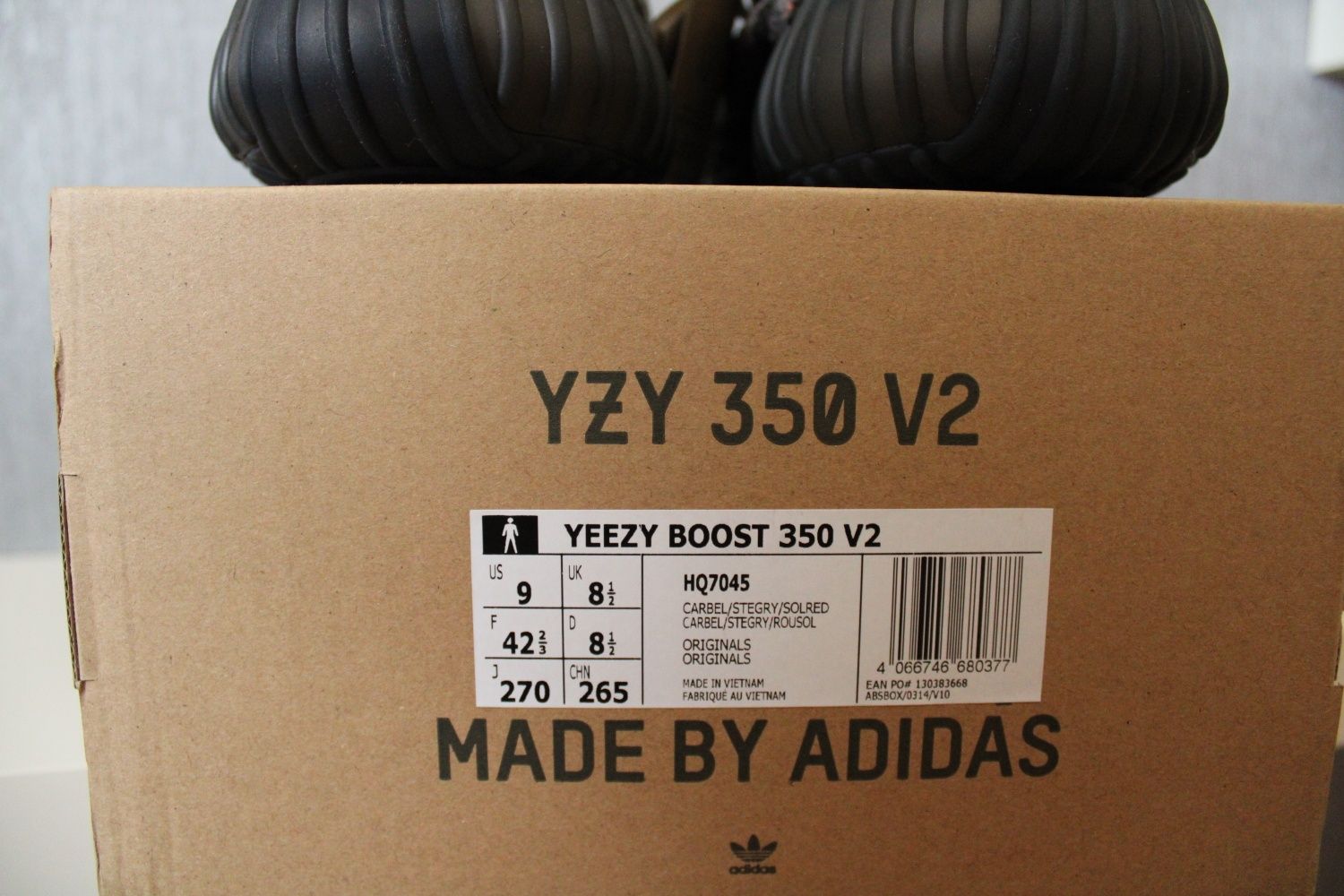 Ténis adidas Yeezy Boost 350 V2 Carbon Beluga