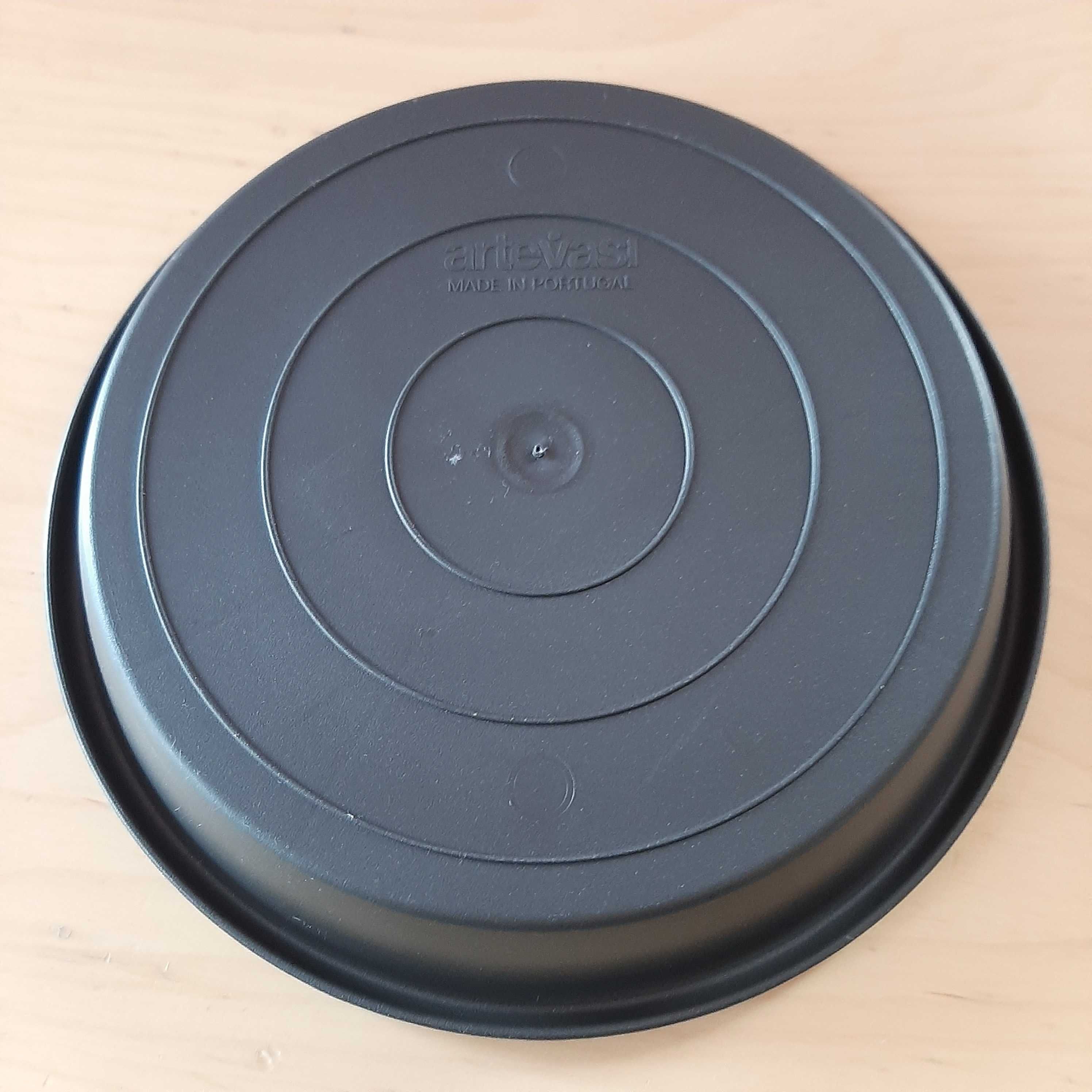 2 Pratos de Plástico para Vasos com 18 e 22cm