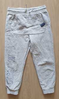 Chłopięce spodnie dresowe r.128