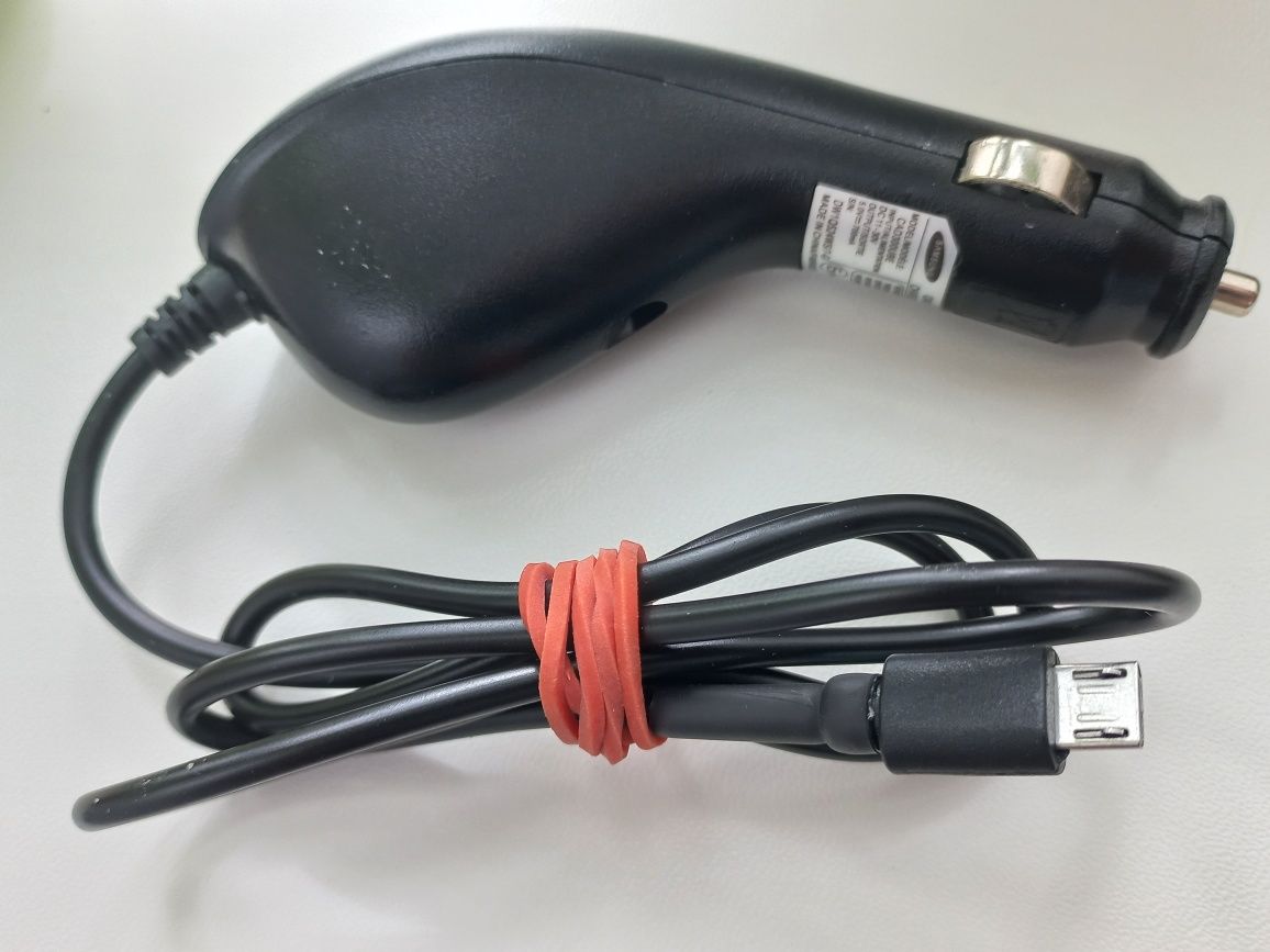 Автомобильная зарядка Samsung  CAD300UBE, б/у. разъём micro USB.