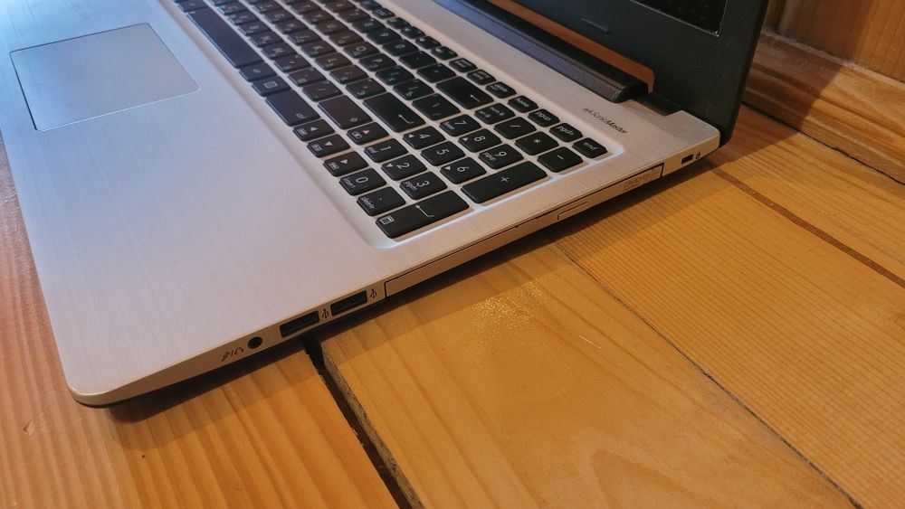 Ноутбук ASUS K56CM/ 15.6"/ i5-3317U/ GT 635M/озп 6g/ssd 750 gb