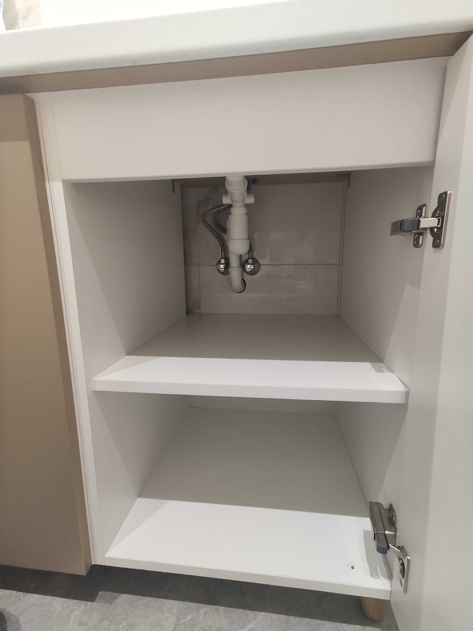 Szafka łazienkowa lakierowana 60x90