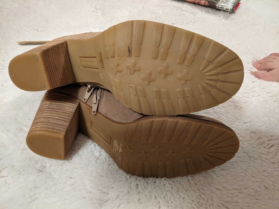 Ботильйони демісезонні замшеві на каблуці виробництво Іспанії р.40