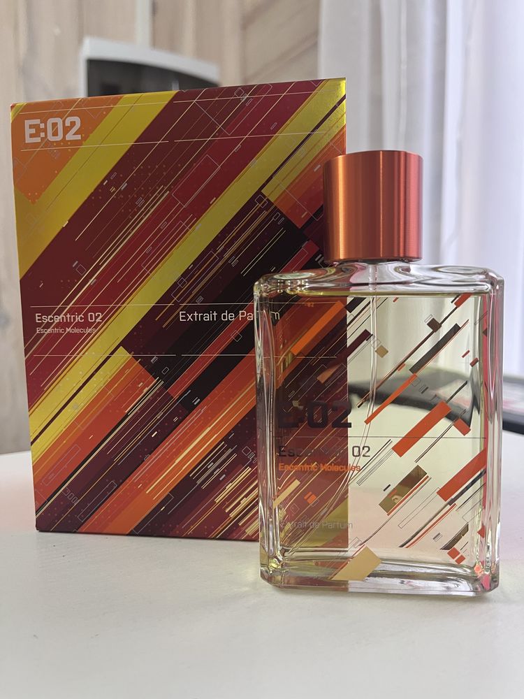 Escentric molecules 02 extrait