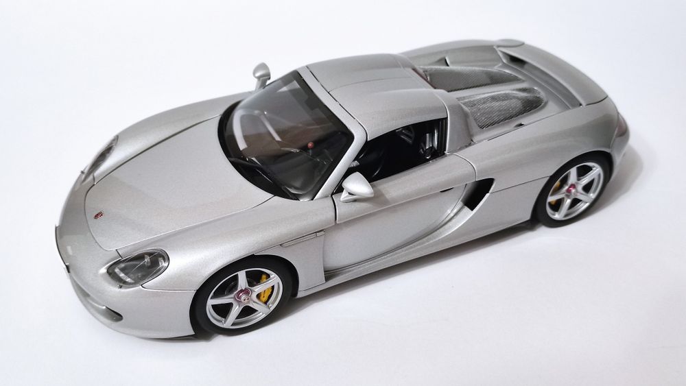 Porsche Carrera GT, srebrny, Autoart Millenium, 1:18