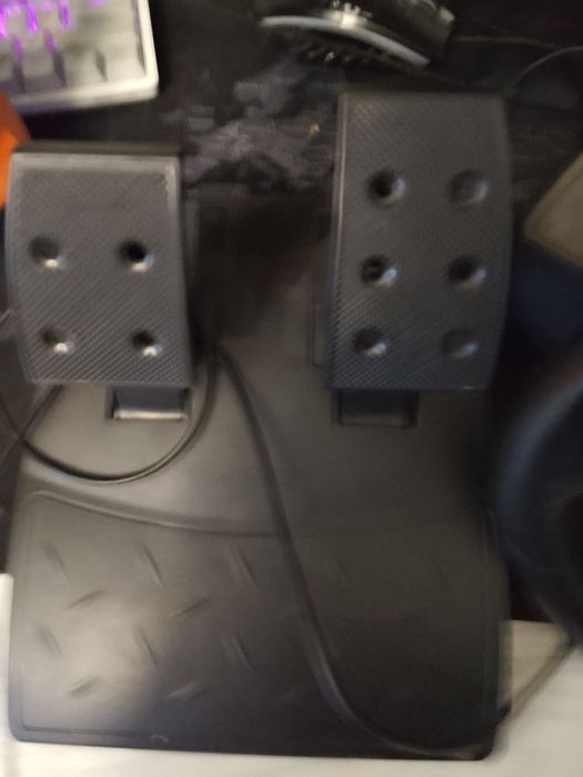 Kierowca z pedałami tracer