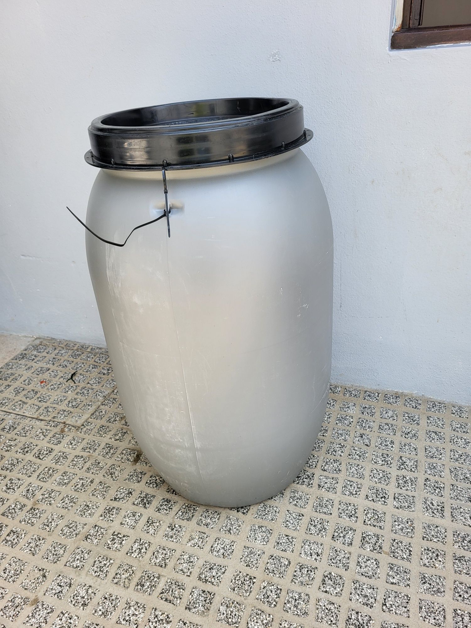 Bidão Novo (Capacidade 240 litros)