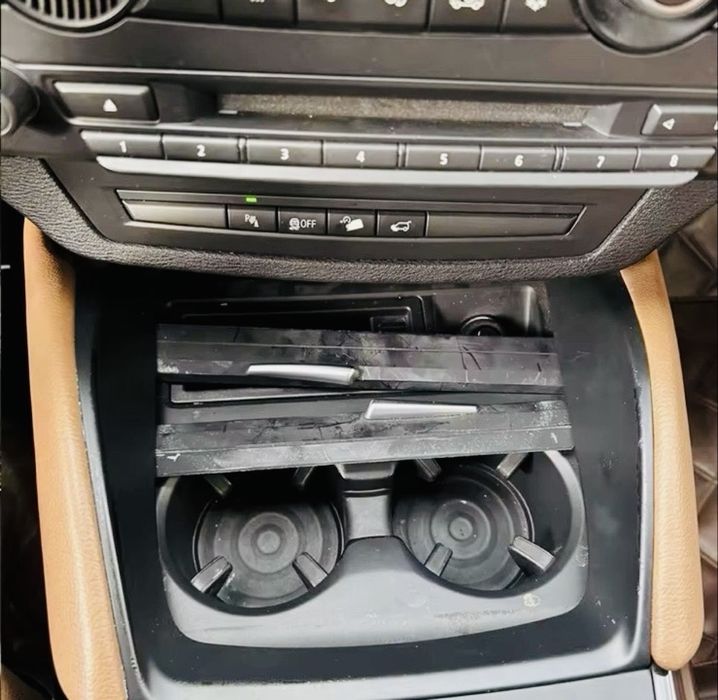 жалюзі шторка подстаканника BMW X5 X6 Е70 Е71вантажівок