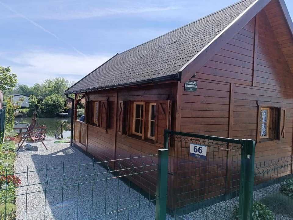 Działka rekreacyjna z domkiem letniskowym nad jeziorem