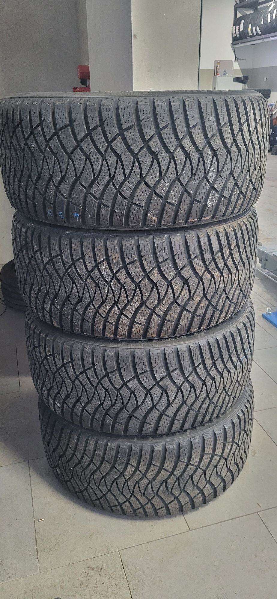 Opony zimowe 315/40R21 115T Dunlop Grandtrek Ice03 2022 kpl