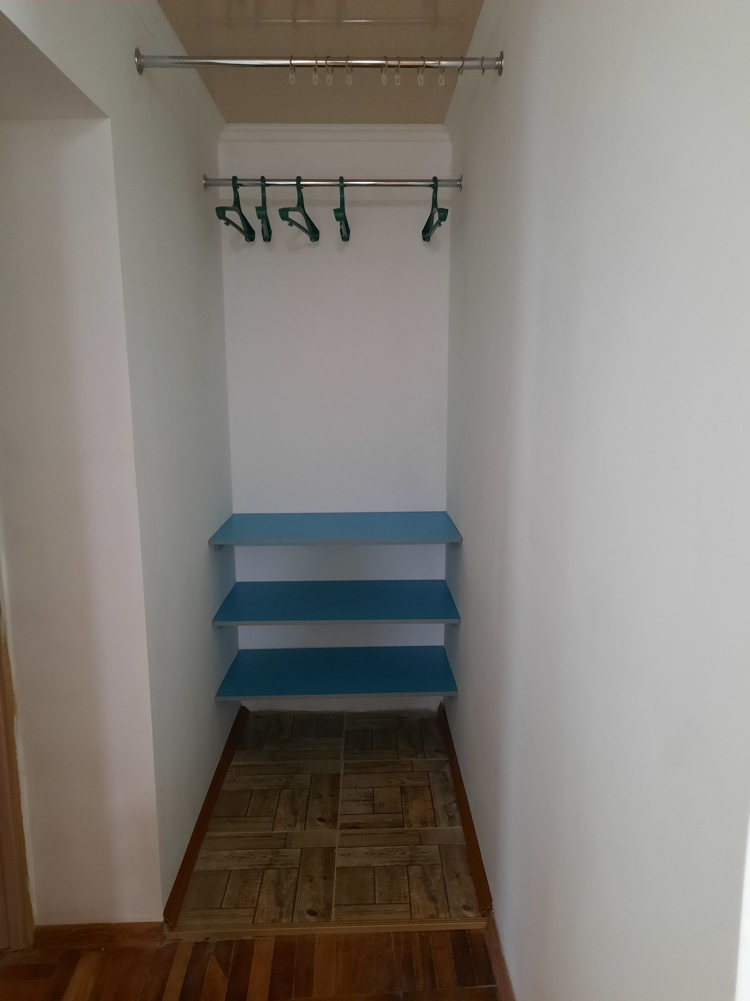Сдаю посуточно .Квартиру 3 к.  пр.Центральный,Шевченко 75.Напротив АТБ