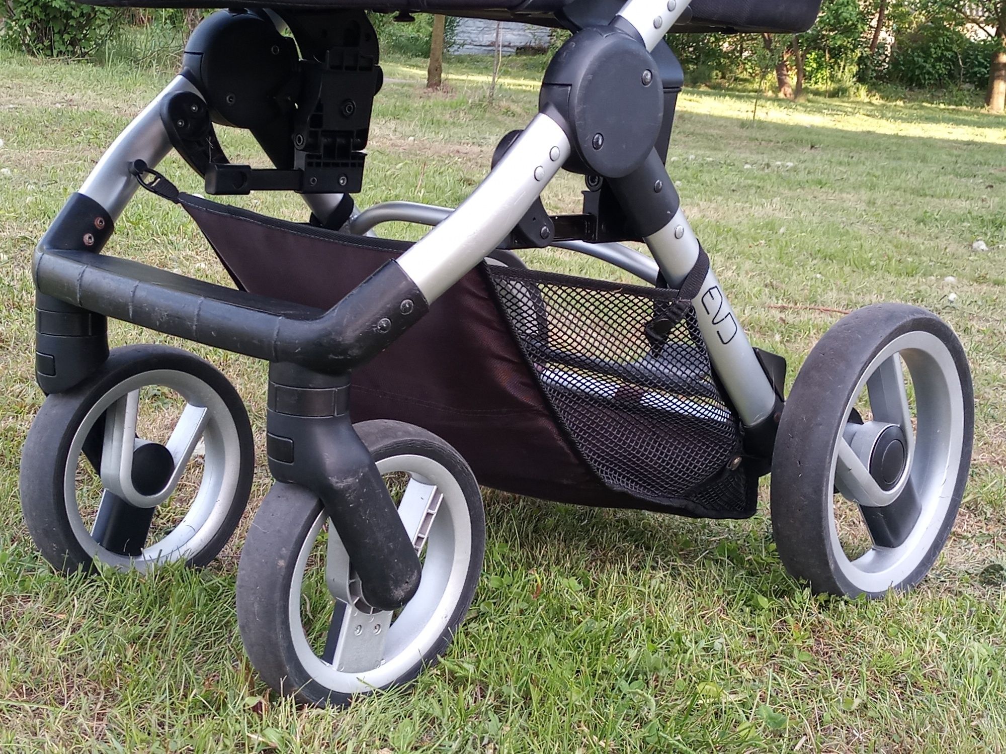 WÓZEK MUTSY EVO czarny gondola duże koła zwrotny lekki aluminiowy