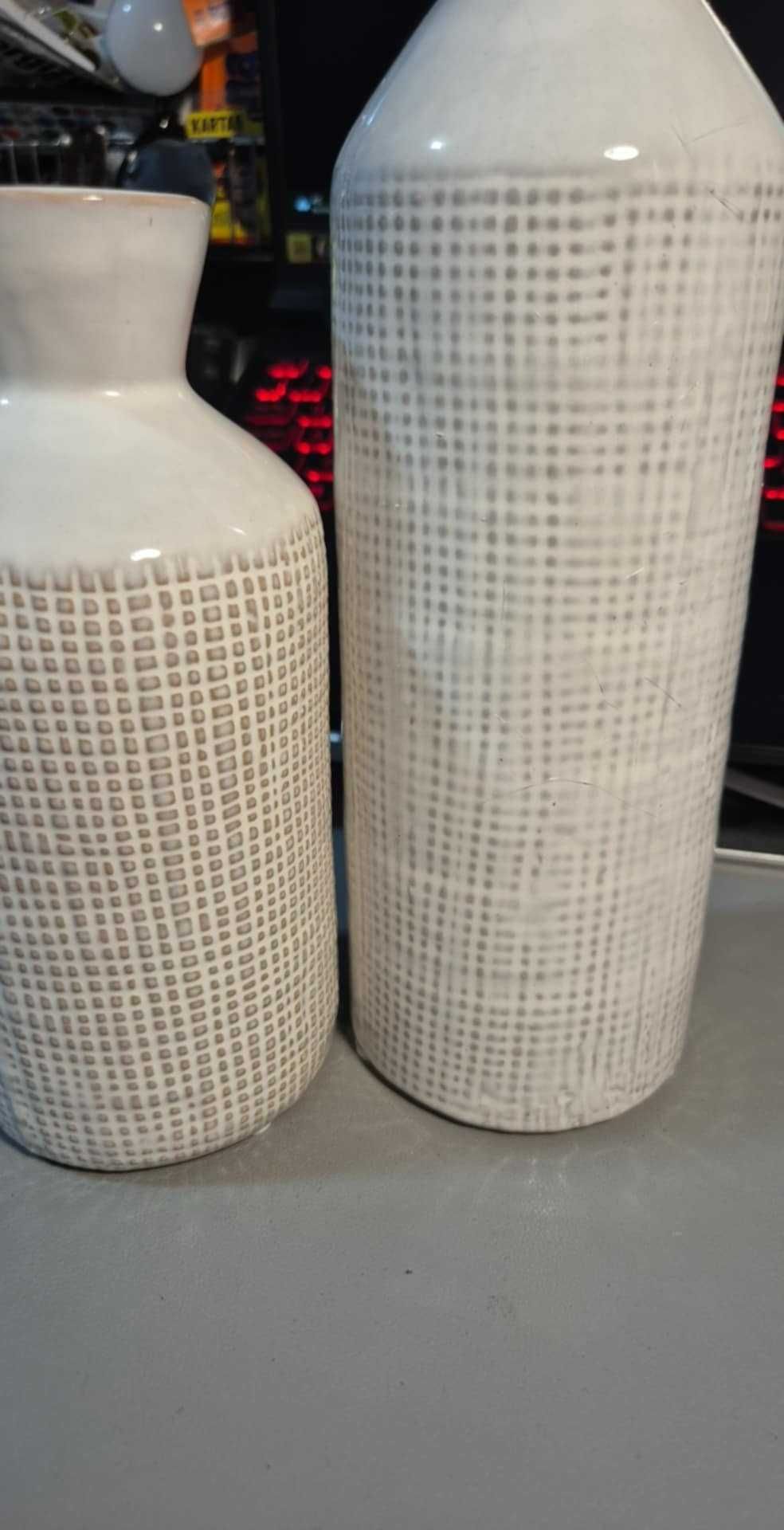 Zestaw dwóch ceramicznych wazonów