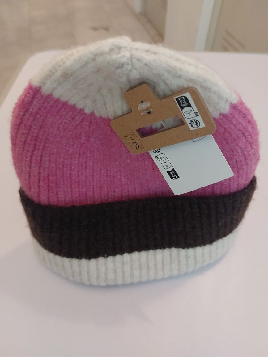 2 gorros novos com etiqueta