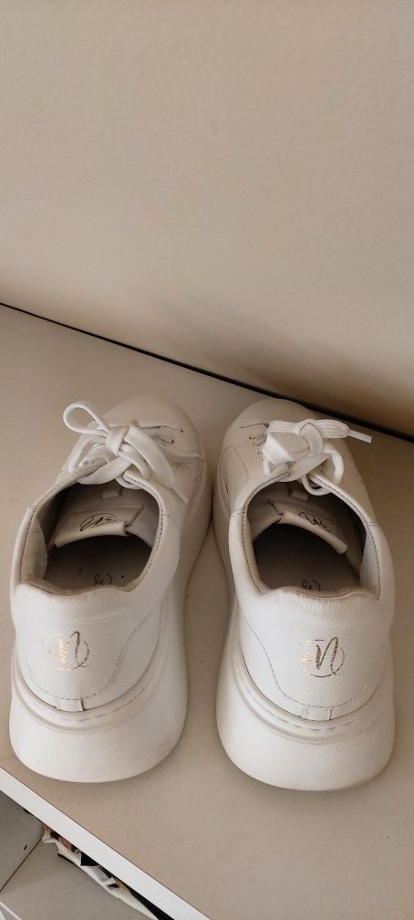 Skórzane sneakersy białe
