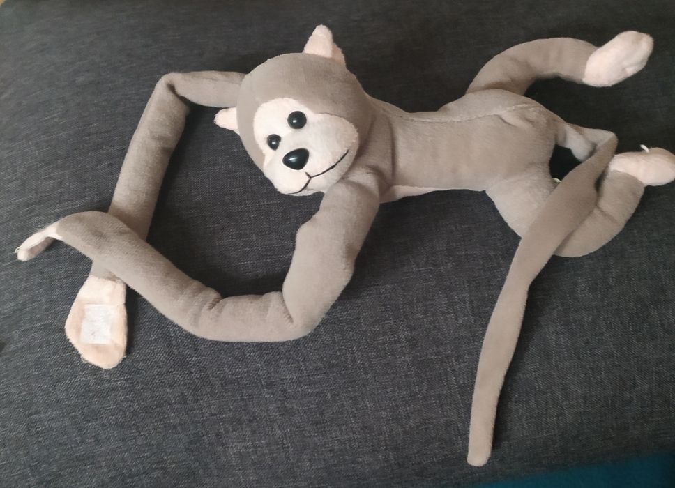 Dwie maskotki małpki