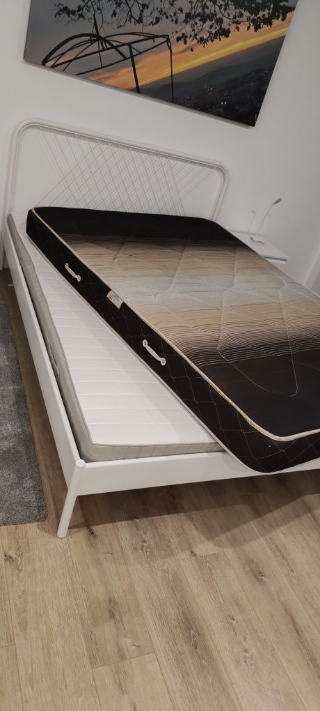 Cama casal com 2 colchões
