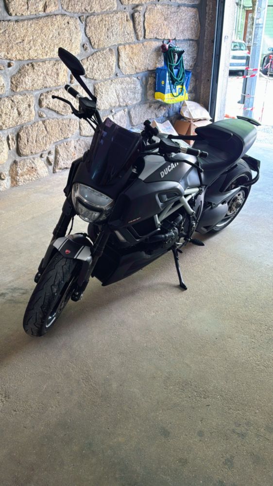 Vende-se Ducati Diavel Carbon - 2016