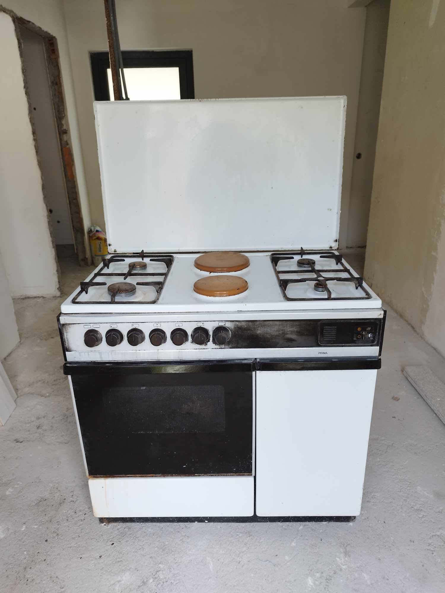 Fogão grande de 6 bocas, a gás e elétrico, com forno, porta e gaveta