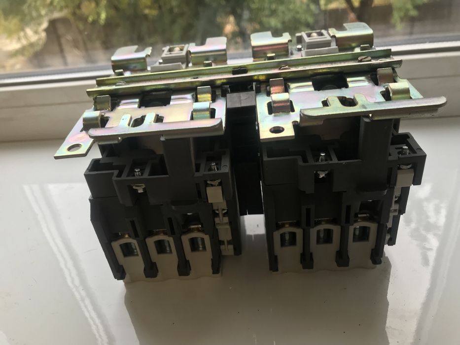 Контактор IEK  КМИ-34012