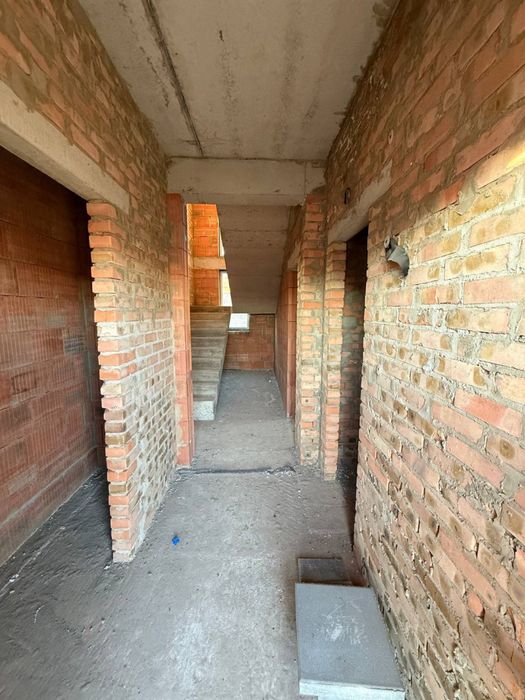 Чудовий 3К будинок в тихому районі!