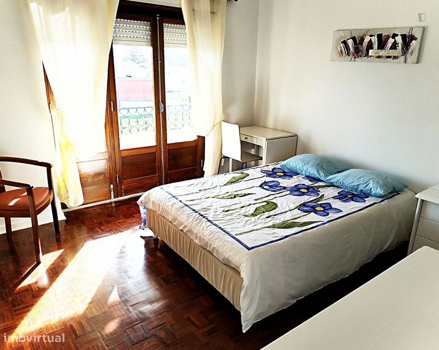274431 - Quarto com cama de casal, com casa de...